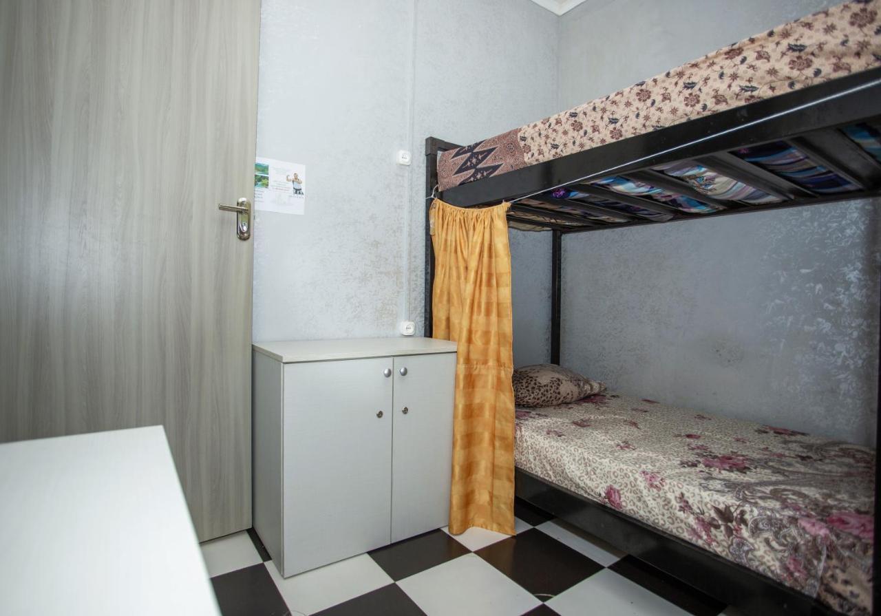 Hostel California Batumi Exterior foto